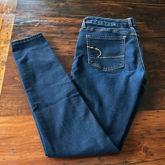 American Eagle Women's Low Rise Jegging Super Stretch Dark Denim size 4 - Picture 2 of 8